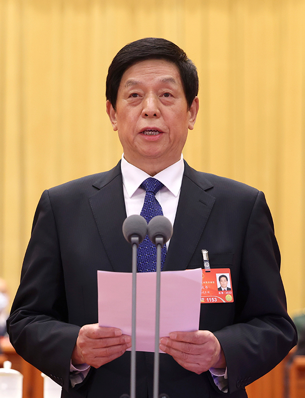 3月5日,第十三届全国人民代表大会第五次会议在北京人民大会堂开幕。大会主席团常务主席、执行主席栗战书主持大会。新华社记者 黄敬文 摄