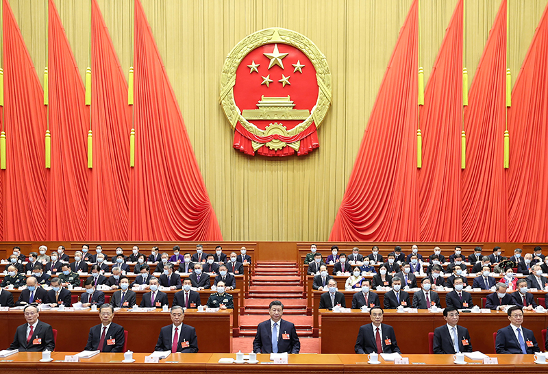 3月5日,第十三届全国人民代表大会第五次会议在北京人民大会堂开幕。党和国家领导人习近平、李克强、汪洋、王沪宁、赵乐际、韩正、王岐山等出席,栗战书主持大会。新华社记者 鞠鹏 摄